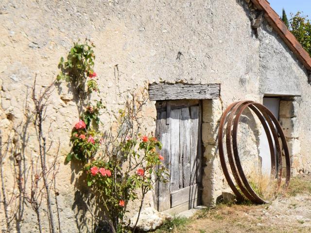 À VENDRE – GRANGE EN PIERRE AVEC FORT POTENTIEL – DOUCHAPT 24