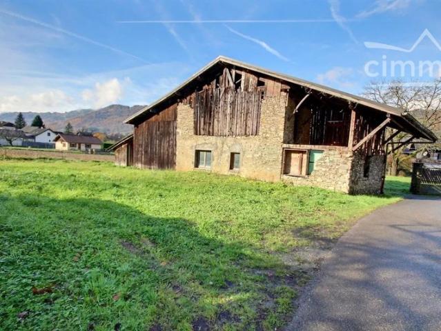 A VENDRE GRANGE SUR TERRAIN DE 1170 M2 VILLARD LEGER 73390