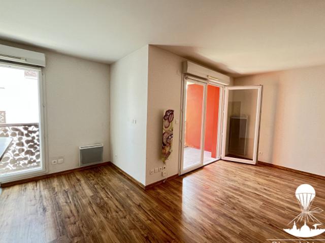A vendre grand appartement T2 Nantes Canclaux balcon et garage
