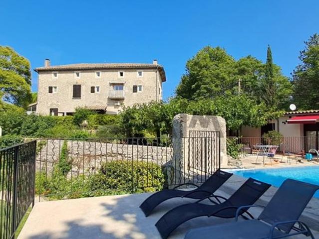 A VENDRE GRANDE BATISSE ENTIEREMENT RESTAUREE SAUVE