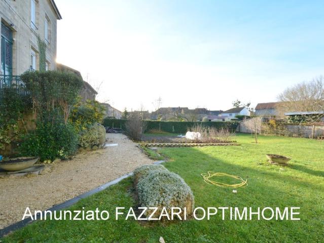 À Vendre en exclusivité à Dun sur meuse, Grande Maison de Maître avec Revenus Locatifs, proche Belgique et Luxembourg ! 244 m² habitables – Terrain clos et arboré de 934 m²