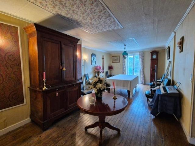 À vendre Grande maison de village avec jardin, piscine et dépendances Cocumont 47250