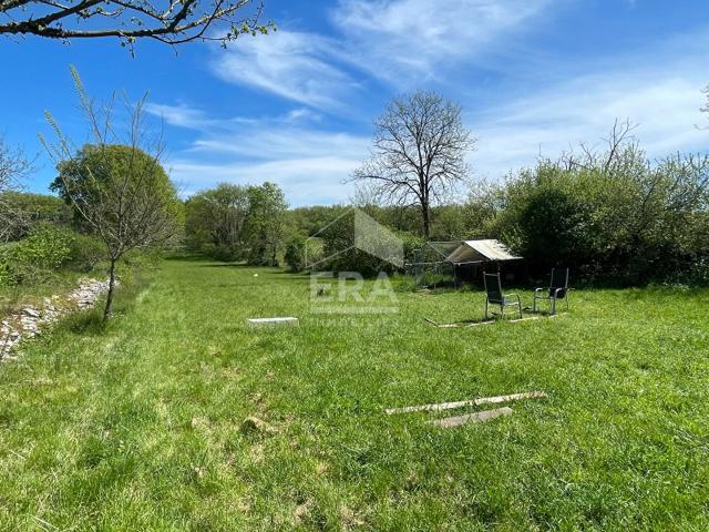 A vendre grande maison en pierres dans un hameau avec dépend. 172m² Coulaures
