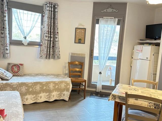 A vendre, Gréoux les Bains, appartement 1 pièce dernier étage