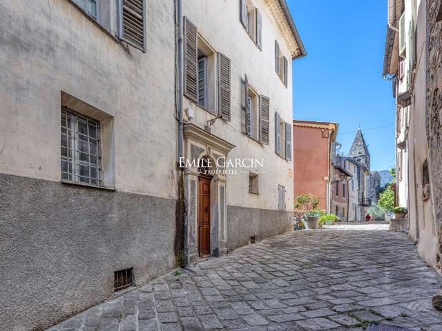 A VENDRE La Tour sur Tinée Vaste Maison de Maître Vue. 430m² La Tour