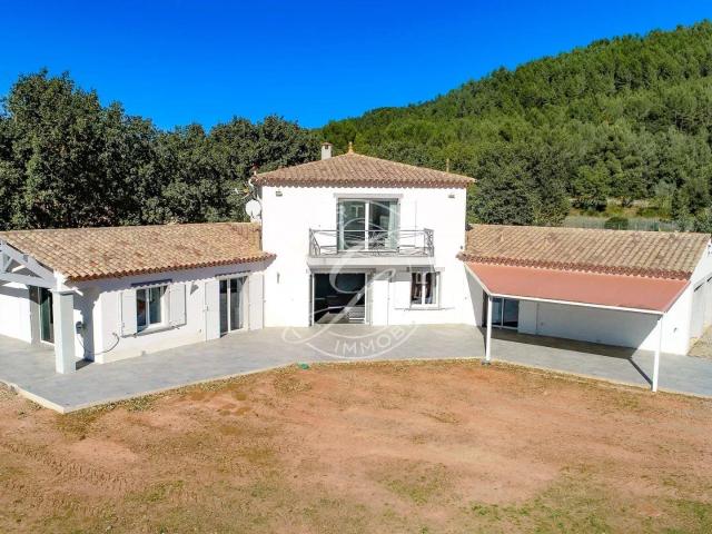 A Vendre Les Arcs Villa Avec Vue Sur Terrain Plat De 7519. 184m² Les Arcs sur Argens