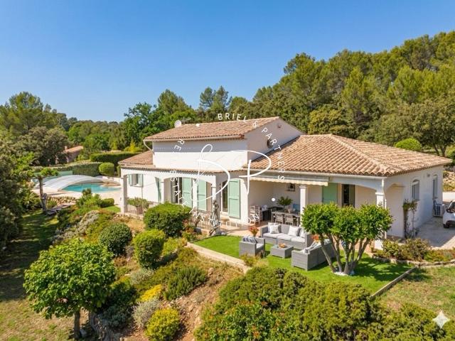 A VENDRE LES ARCS SUR ARGENS Propriété 4 chambres avec pisci. 190m² Les Arcs