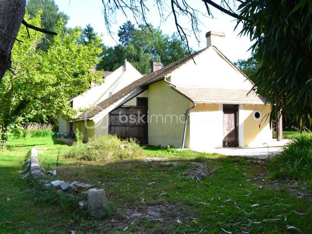 A VENDRE LONGERE de 121 m² SUR 8000 m² DE TERRAIN ARBORE