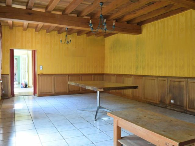 À vendre – Longère en pierre avec dépendances et grand terr