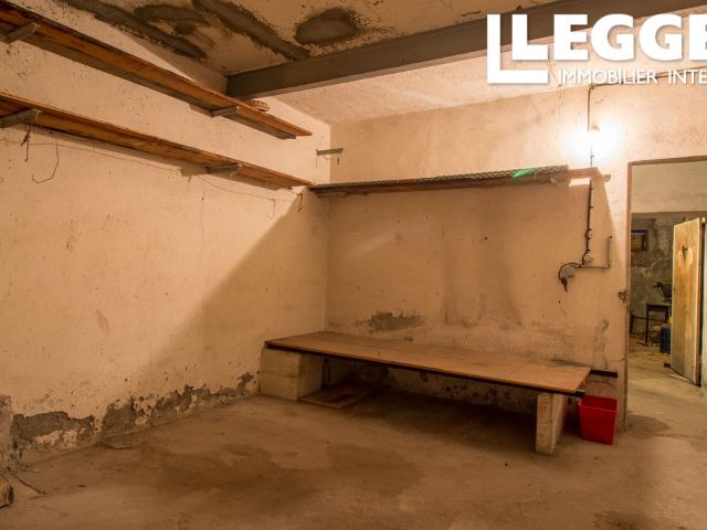 À vendre – Lot de caves et greniers au centre de Moûtiers, plus de 100 m² de dépendances à exploiter
