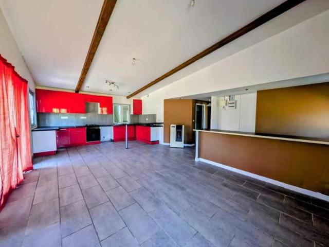 À vendre: Lot de deux maisons avec grand terrain à Champagnac 300 m² au total, 220 m² habitables