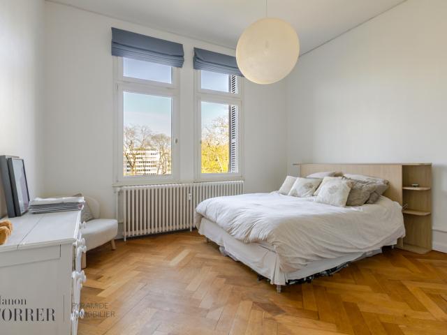 À VENDRE ! Lumineux appartement d’angle 6 pièces avec vue directe sur le parc des Contades, à deux pas du cent