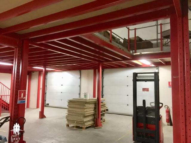 A vendre, Mantes la Jolie Yvelines batiment industriel et bureaux, 14 pièces, surface 1430 m2