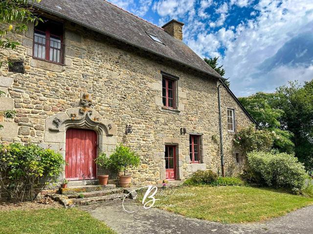 A vendre Manoir 16ème siècle avec dépendance et plan d'eau I. 235m² Combourg