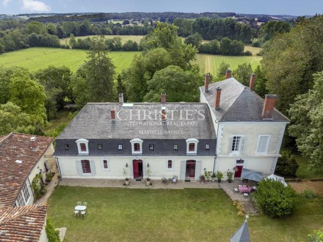 A vendre, manoir 19ème rénové avec maison d’amis 620m² Montagrier