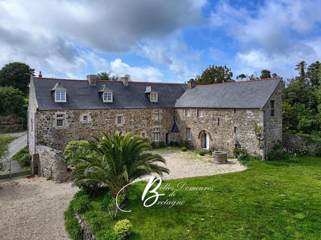 A vendre manoir de caractère en bord de mer Plougrescant 328m² Plougrescant