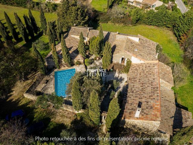 A Vendre Magnanerie Du XIIIème Avec Piscine Maubec Luberon P. 625m² Maubec
