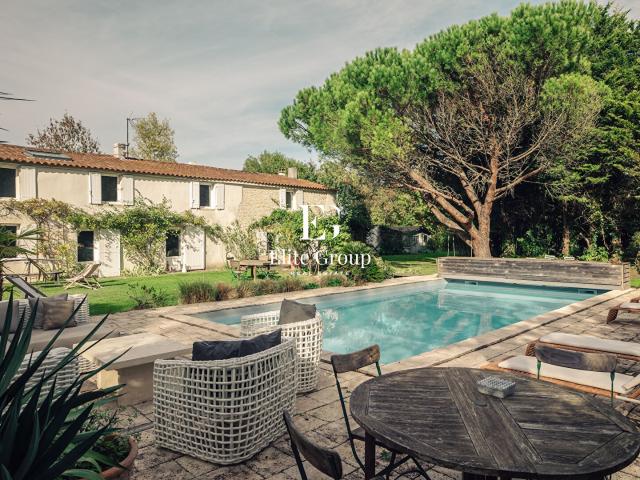A VENDRE MAGNIFIQUE CHARENTAISE AUX PORTES DE LA ROCHELLE 254 M2