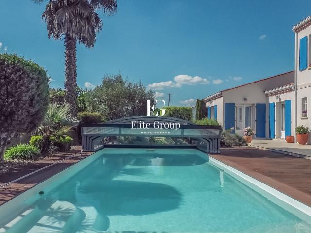 A VENDRE MAGNIFIQUE VILLA PROCHE ROYAN 230 M2 9 PIECES