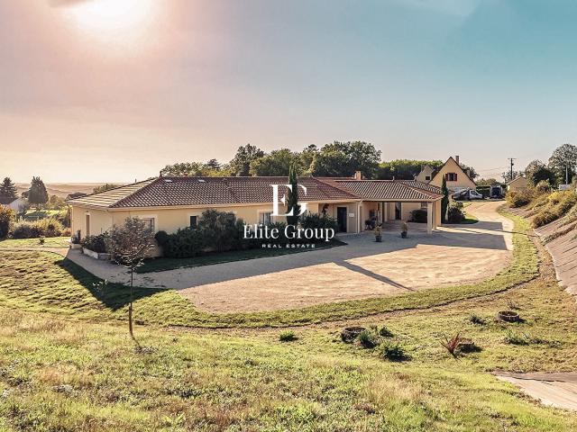 A VENDRE MAGNIFIQUE MAISON DE PLAIN PIED 13 PIECES 314 M2
