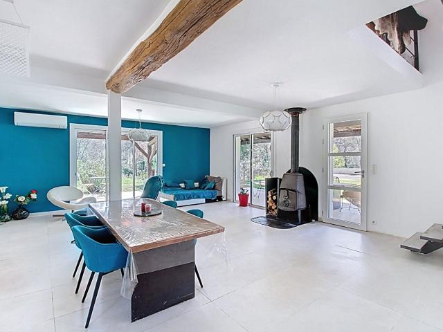 A VENDRE ! Maison 170 m² avec piscine et garage + appartemen. 250m² Callas