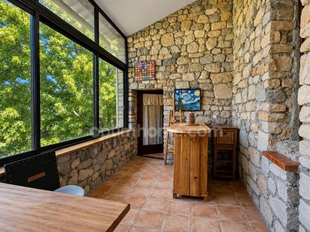 A Vendre Maison 237 m² double habitation possible et terrain arboré MEZEL 04