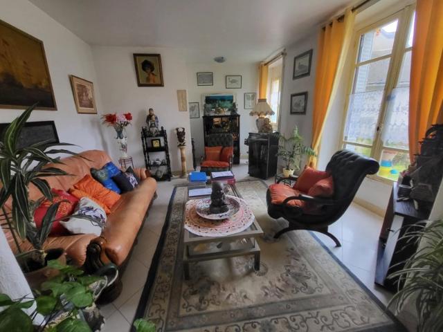 A vendre Maison 6 pièces 158m2 grand jardin à Parnac Indre
