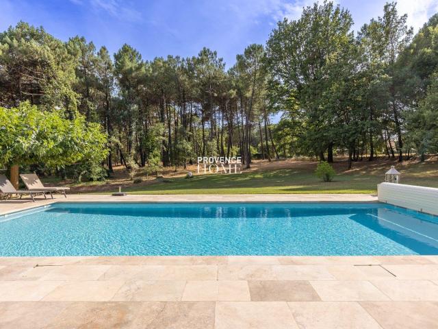 A Vendre Maison Contemporaine Au Calme, Avec Piscine Et Terr. 220m² Roussillon