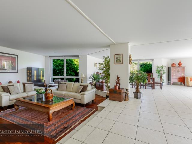 À VENDRE ! MAISON CONTEMPORAINE AVEC PISCINE ET PRESTATIONS HAUT DE GAMME
