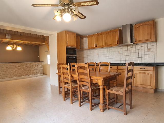 A vendre maison Charentaise à Criteuil La Magdeleine 7 pièces 210m2
