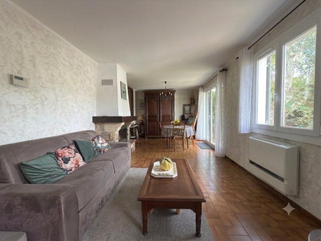 A VENDRE MAISON CHECY 6 PIECES