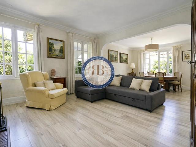 À Vendre – Maison A Renover Au Cap D’Antibes, A Seulement 10. 120m² Antibes