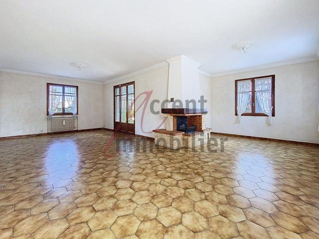 A vendre maison à Robion 4 chambres, sur 691m² de terrain. 155m² Robion