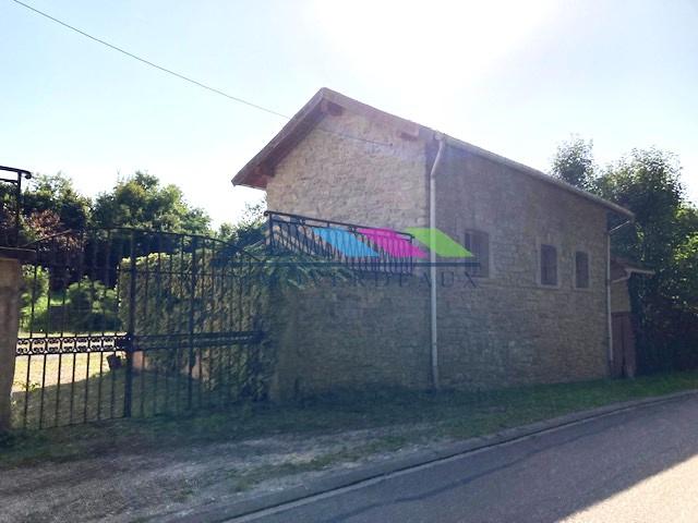 A vendre, maison ancienne à rénover d'une surface habitable d'environ 172 m2 sur un terrain de 5500 m2