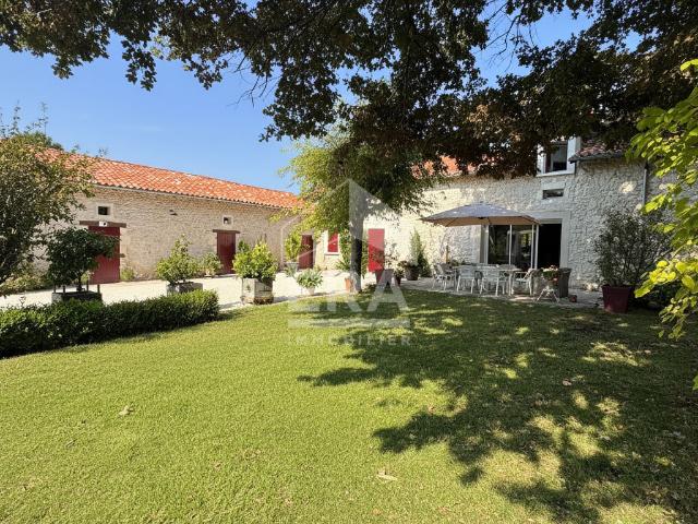 A VENDRE MAISON ANCIENNE DE TYPE 4 AVECDEPENDANCES ET 14.507M2 DE TERRAIN
