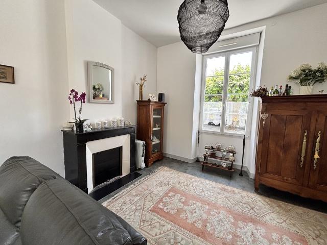 À vendre: maison alliant confort et caractère à Matha 173m² Matha