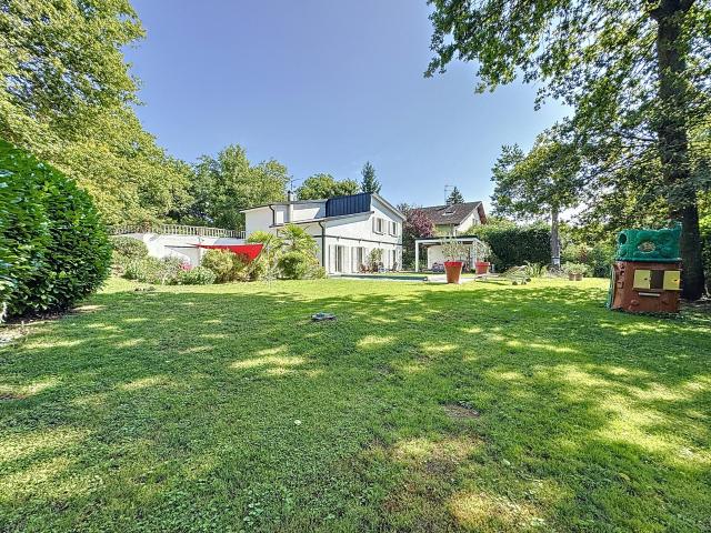 À VENDRE MAISON AU CADRE DE VIE REMARQUABLE 4 CHAMBRES 265M2