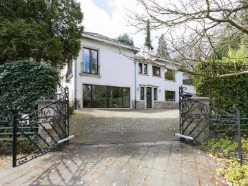 1160, Bruxelles-Capitale - Jardin, Parking