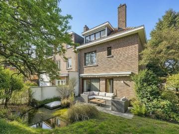 1160, Bruxelles-Capitale - Jardin, Parking