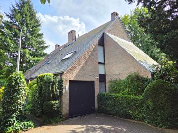 1160, Bruxelles-Capitale - Jardin, Parking