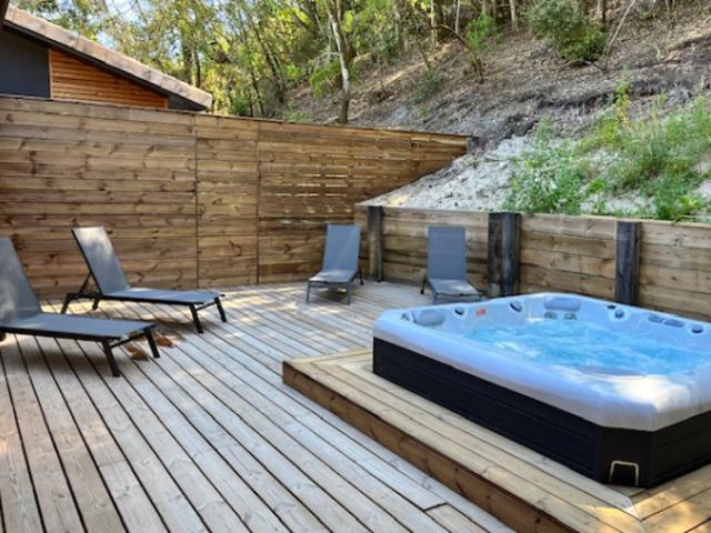 A vendre maison avec une piscine située proche du Lac, 3 cha