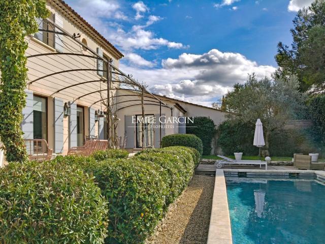 A vendre maison avec piscine près de l'Isle sur la Sorgue 165m² Lagnes