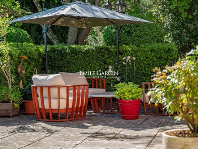 A vendre Maison Bourgeoise du XIXème siècle Aix en Provence Vue Sainte Victoire