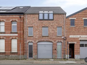 Geschakelde Woning te koop in Ramsel - Parkeerplaats