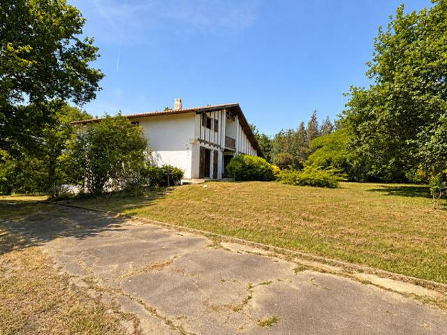 A vendre maison Briscous 5 chambres sur 4000 m² de terrain