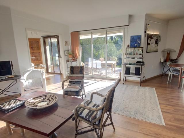 À vendre Maison d’architecte rénovée avec ascenseur sur l’île de la Barthelasse, Avignon
