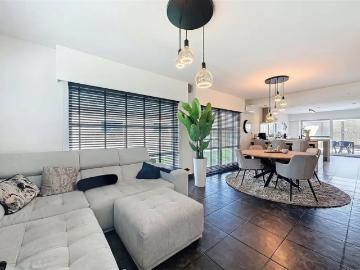 Geschakelde Woning te koop in Arrondissement de Saint-Nicolas