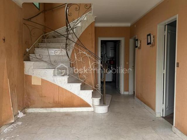 Maison à rénover – 194 m² – 4 chambres – Grand potentiel !