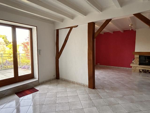 A VENDRE Maison de caractère avec 4 chambres, jardin et garage à Saint Marcel