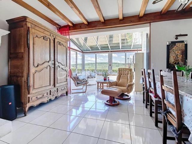 À VENDRE – Maison de caractère de 201 m² avec jardin paysager ?, piscine ? et vue dégagée ?